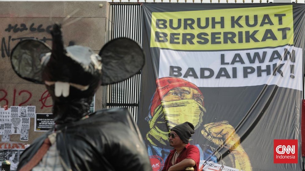 Ribuan Buruh Kepung DPR