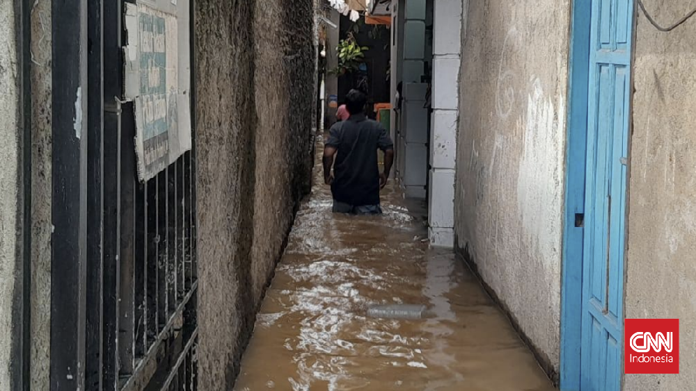 Hujan Deras Lumpuhkan Jakarta! 14 RT Tenggelam